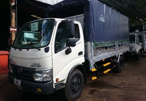 xe tải hino 3t490 dùng b2 thùng mui bạt giá thành thấp phù hợp cho khách hàng dùng cung đường gần và ngỏ ngách